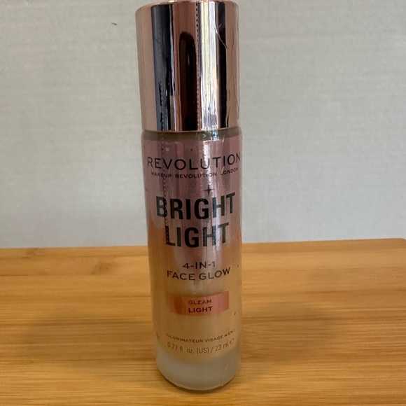 Revolution Bright Light 4-in-1 Face Glow - Glean Light .77 fl. oz Foundation New - Picture 1 of 9